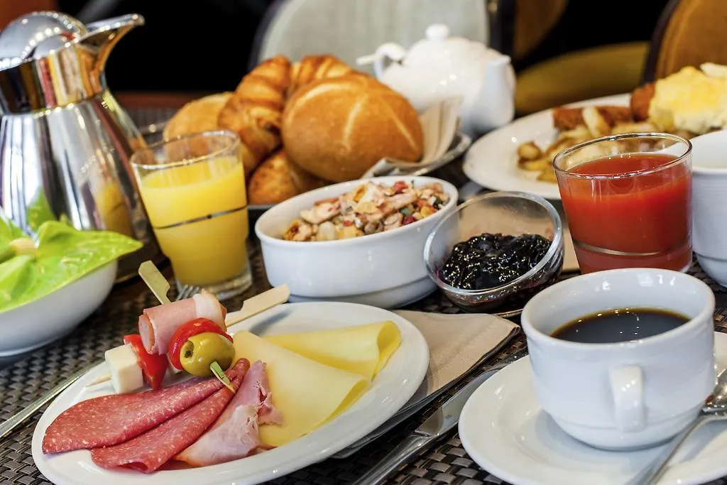 **** Szálloda Novotel Suites Muenchen Parkstadt Schwabing Németország