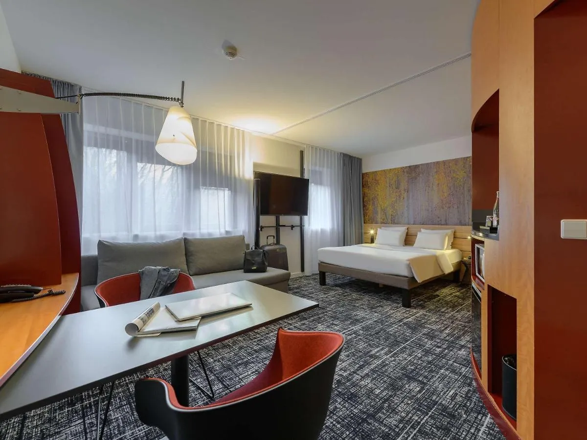 Novotel Suites Muenchen Parkstadt Schwabing Отель Мюнхен