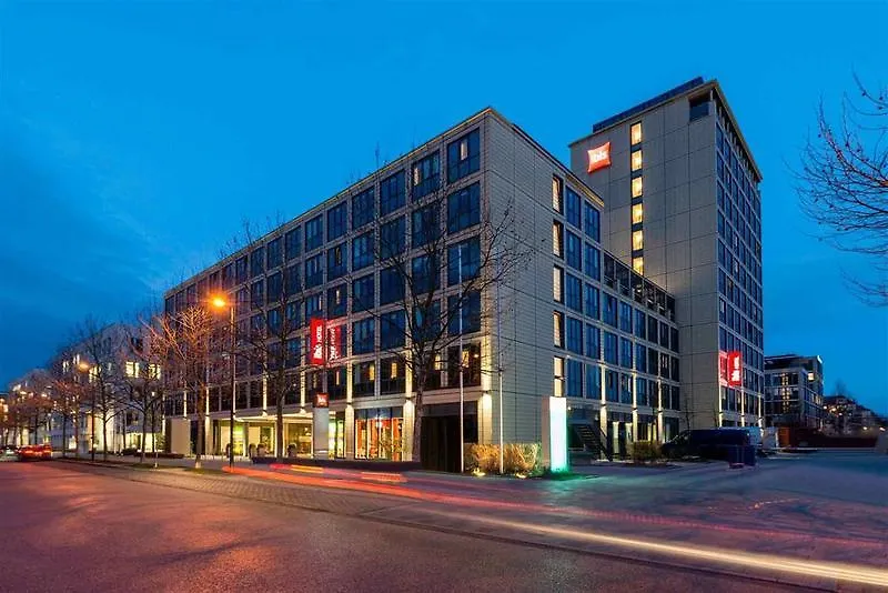 Novotel Suites Muenchen Parkstadt Schwabing Отель Мюнхен