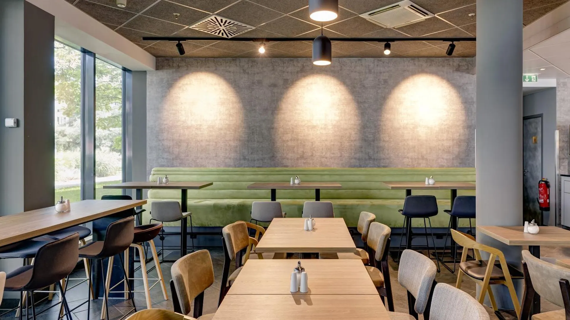 Novotel Suites Muenchen Parkstadt Schwabing 4*, Мюнхен