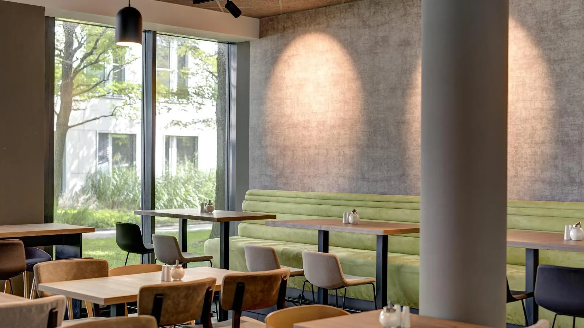 Novotel Suites Muenchen Parkstadt Schwabing Отель Мюнхен