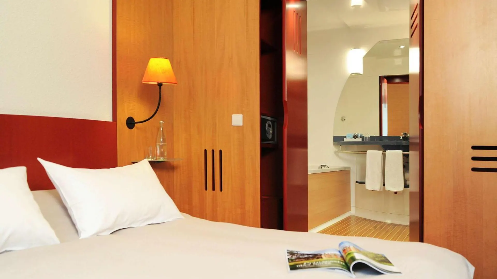 Novotel Suites Muenchen Parkstadt Schwabing Отель Мюнхен