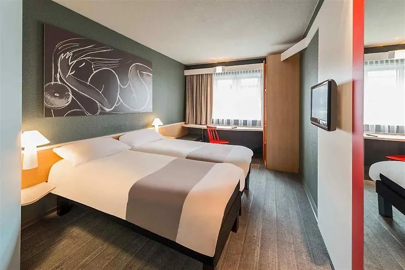 Novotel Suites Muenchen Parkstadt Schwabing 4*, Munich